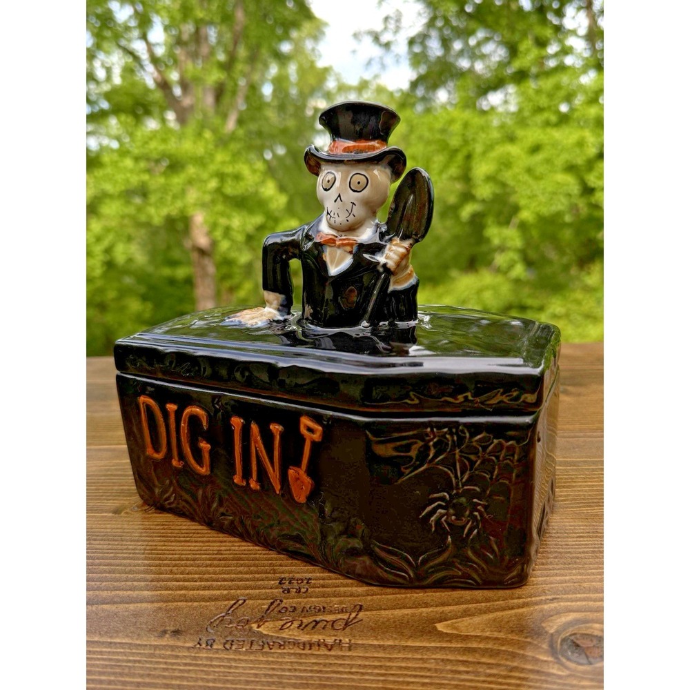 Yankee Candle Boney Bunch Dig In Coffin Casket 2017 Tealight Holder